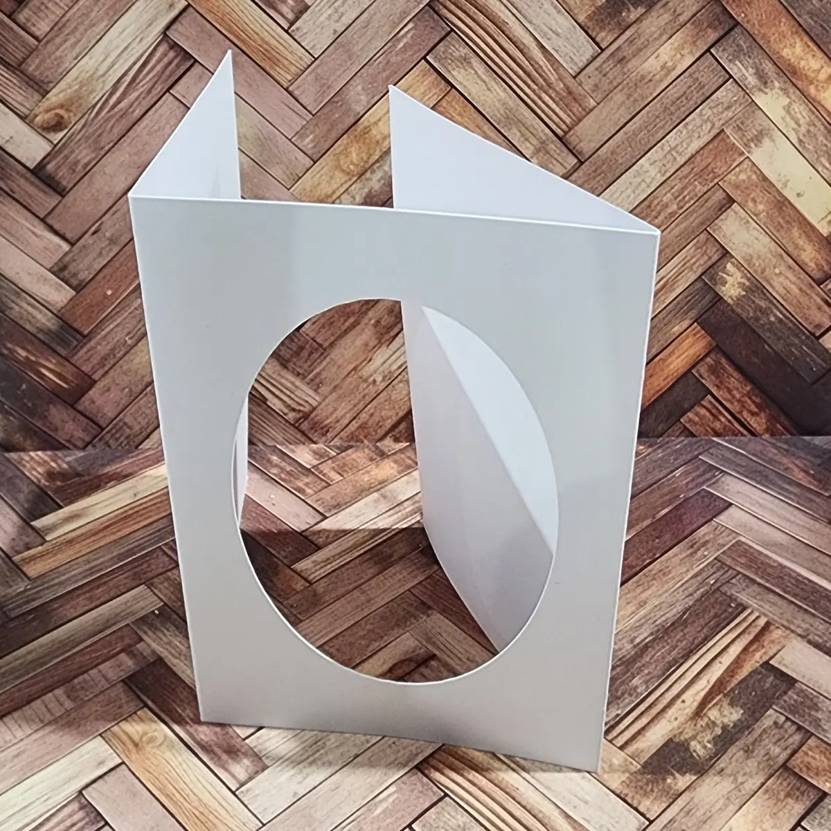 Oval Window Tri Fold White Card Bases - 105 X 148Mm - 10 Pieces 34599 1