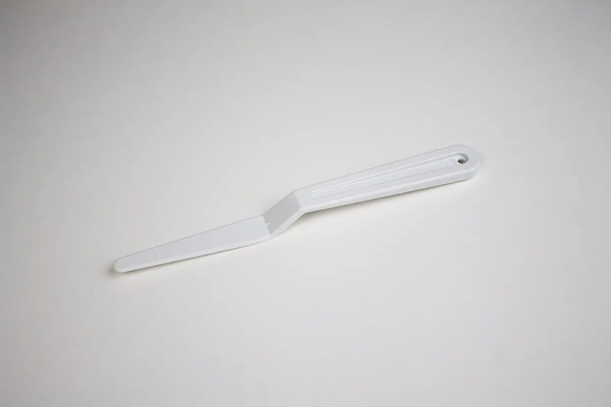The Crafters Workshop (Tcw) Plastic Palette Knife - Single 1