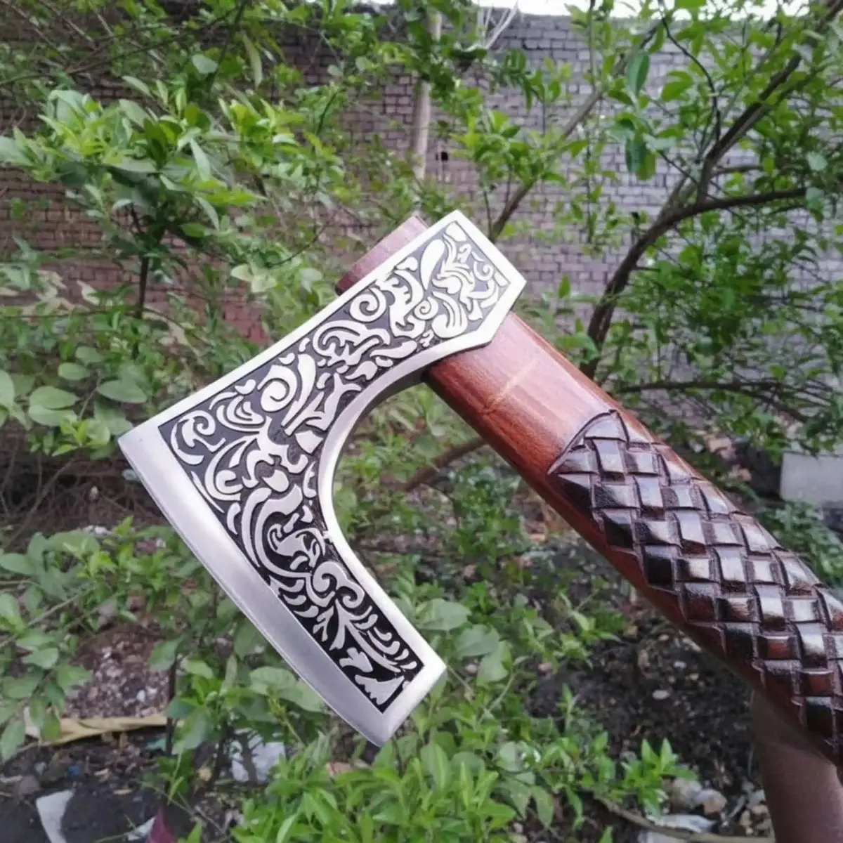 Traditional Viking Skeggøx Bearded Axe – Etched Steel Blade With Sculpted Wood Shaft 1
