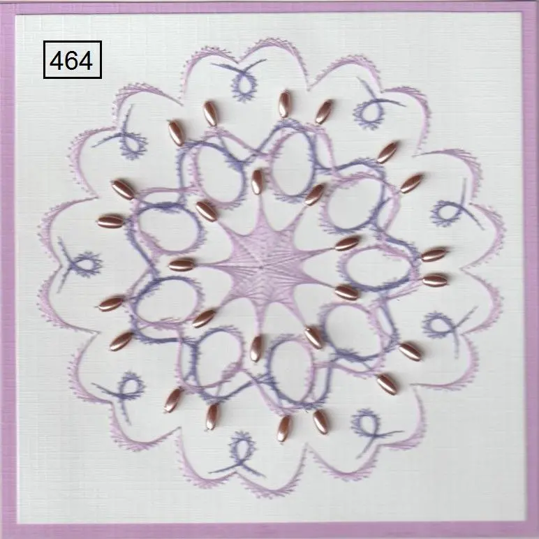 Laura's Design Digital Embroidery Pattern - Center Web Scalloped Wreath 1